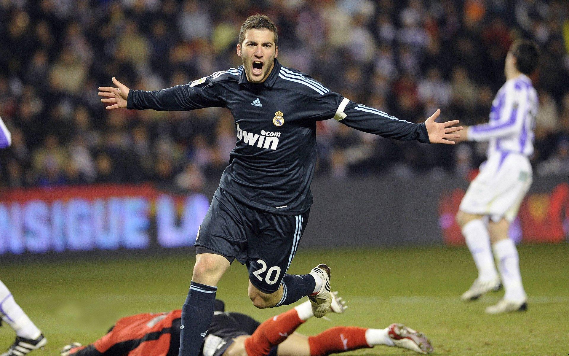 绿巨人绣花！胡尔克再演任意球神技，死角破门震撼巴甲